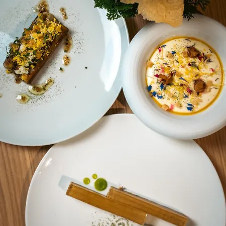 Peanut Mountain & Le Communal *