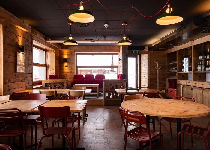 Peanut Mountain & Le Communal