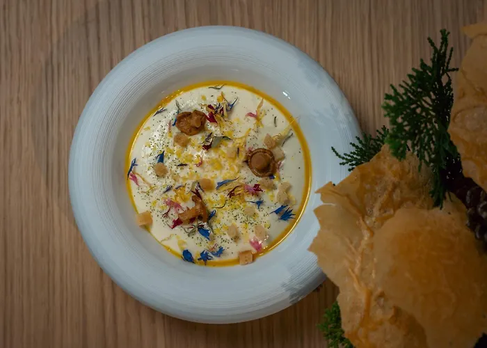 Peanut Mountain & Le Communal Szálloda