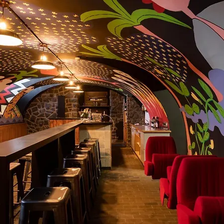 Hotel Peanut Mountain & Le Communal