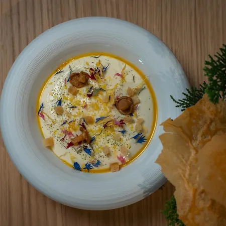 Peanut Mountain & Le Communal Hotel